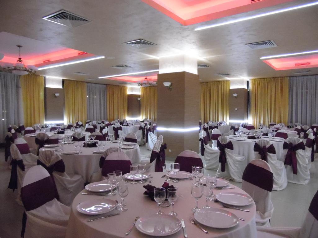 Hotel Flormang Craiova Eksteriør billede