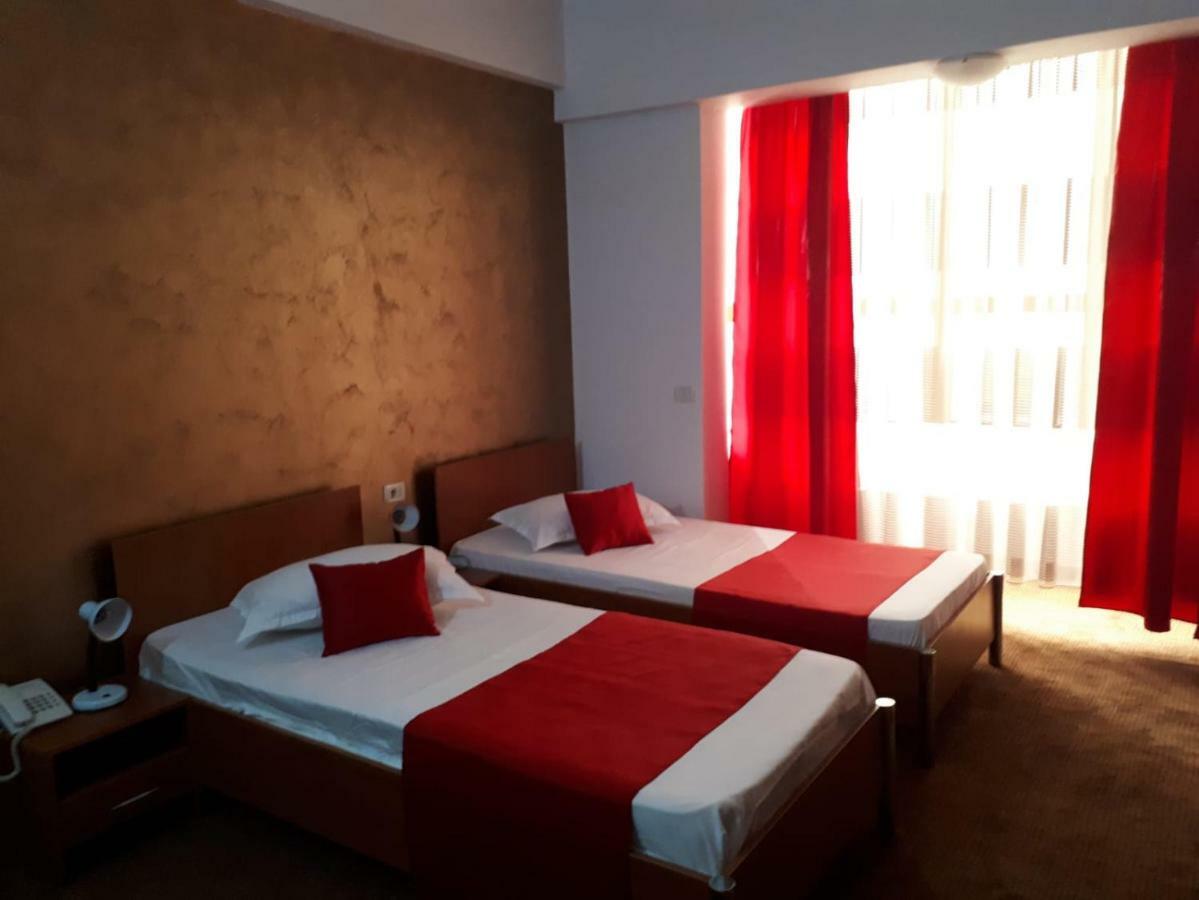 Hotel Flormang Craiova Eksteriør billede
