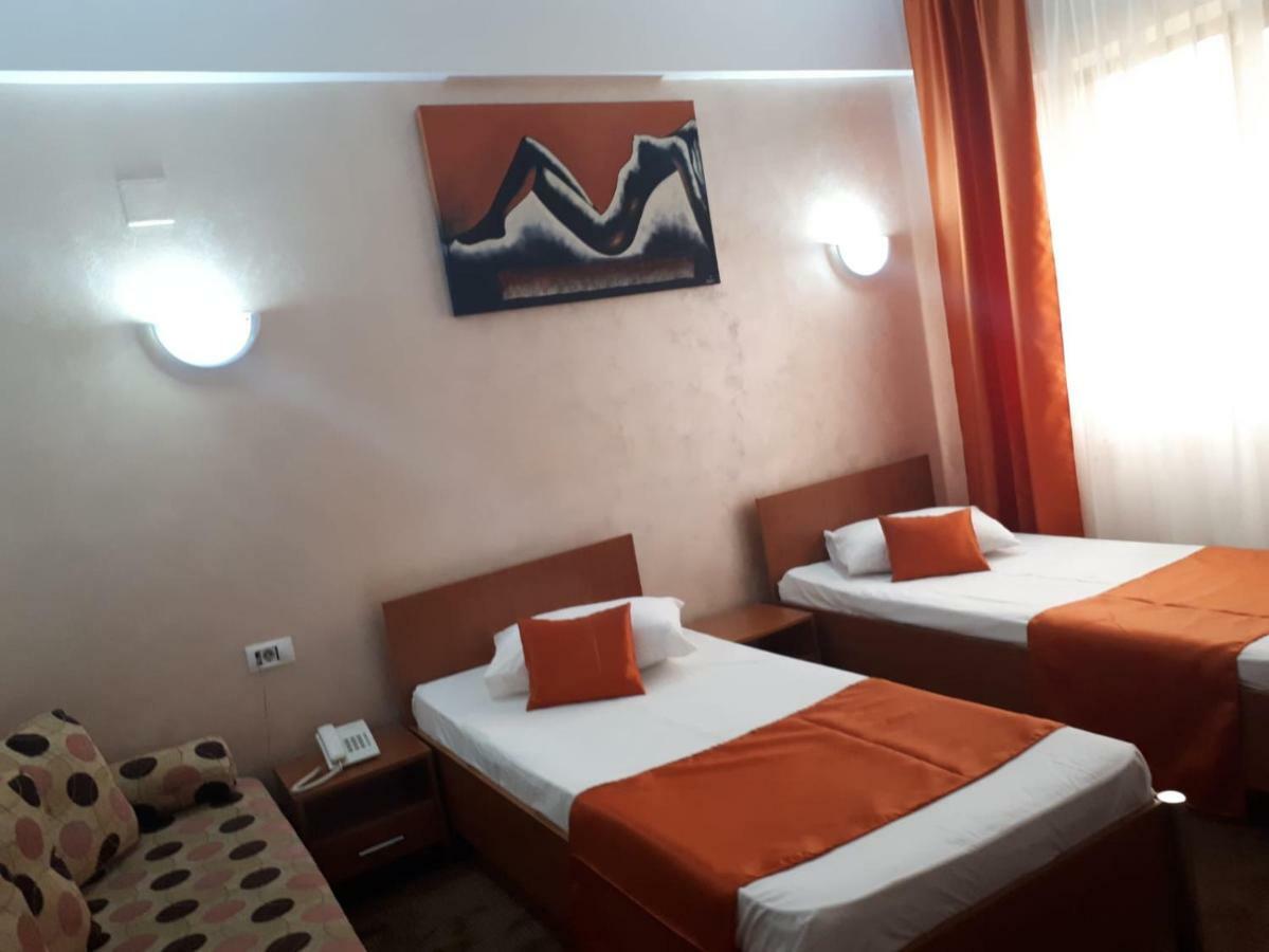 Hotel Flormang Craiova Eksteriør billede