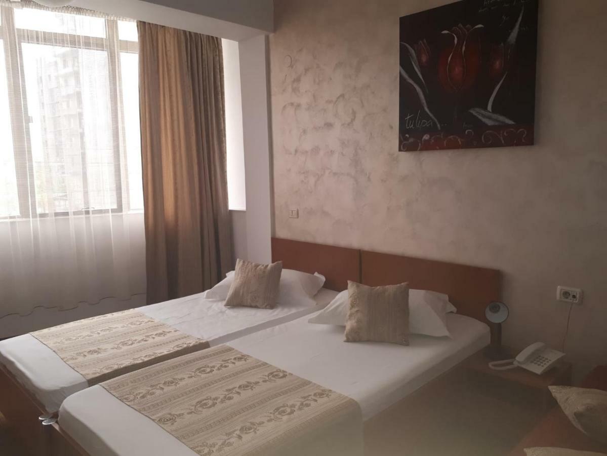 Hotel Flormang Craiova Eksteriør billede