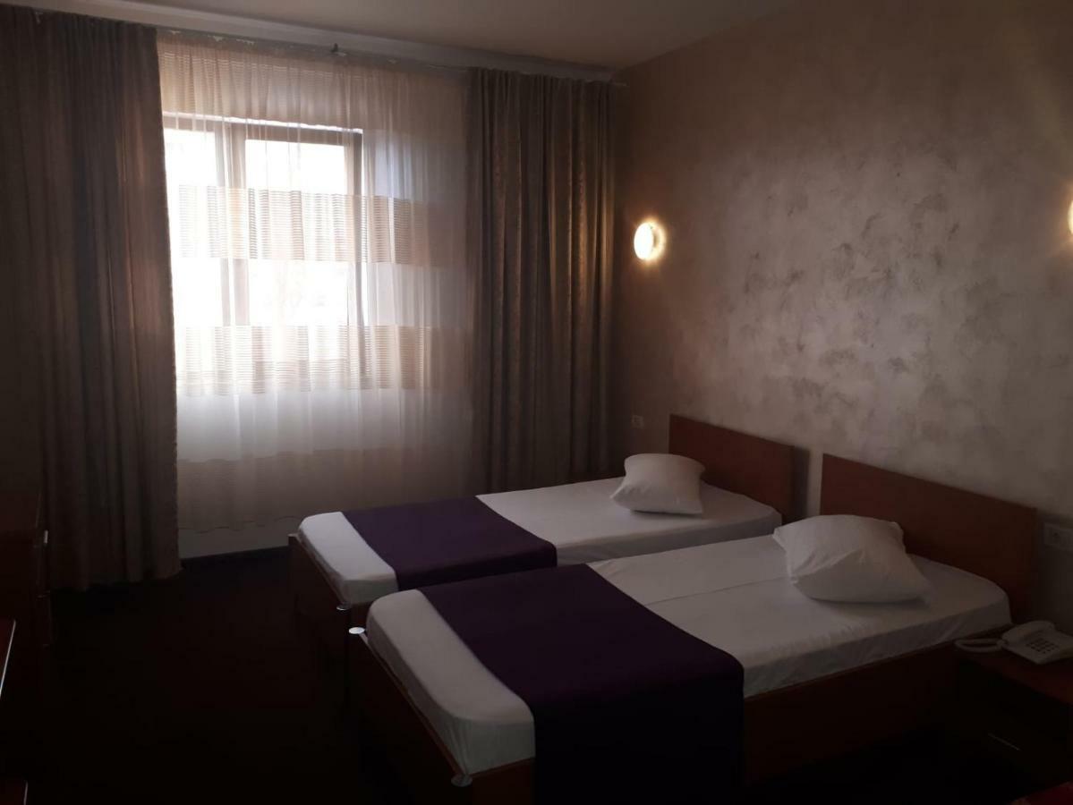Hotel Flormang Craiova Eksteriør billede